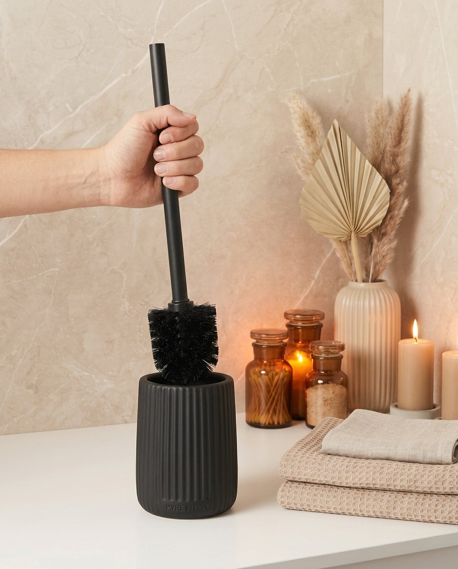 Ceramiczny pojemnik na szczotkę WC w prążki – ukrywa szczotkę w łazience – zdjęcie produktu 3