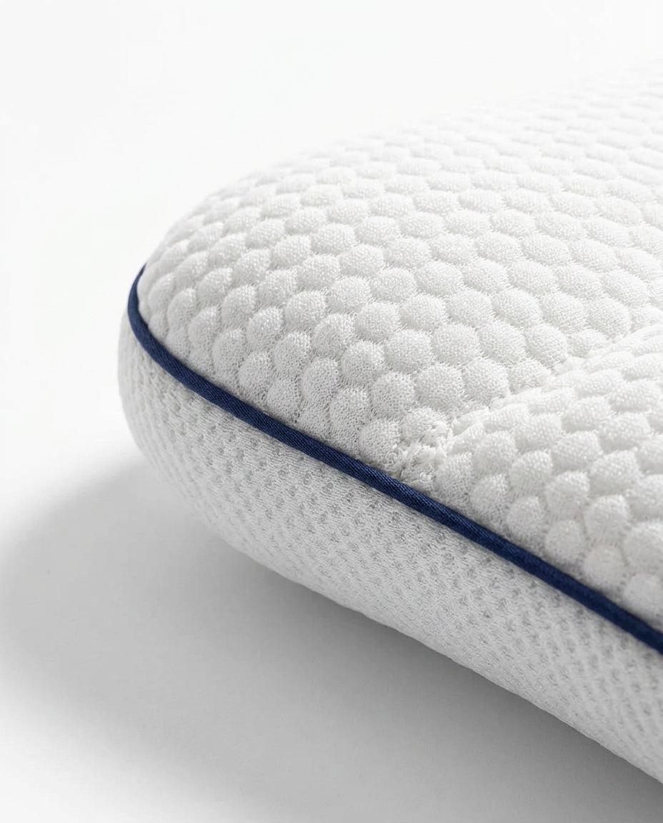 Poduszka dla niemowląt z ergonomicznym wgłębieniem na główkę – delikatne podparcie na drzemki i w podróży – zdjęcie produktu 6