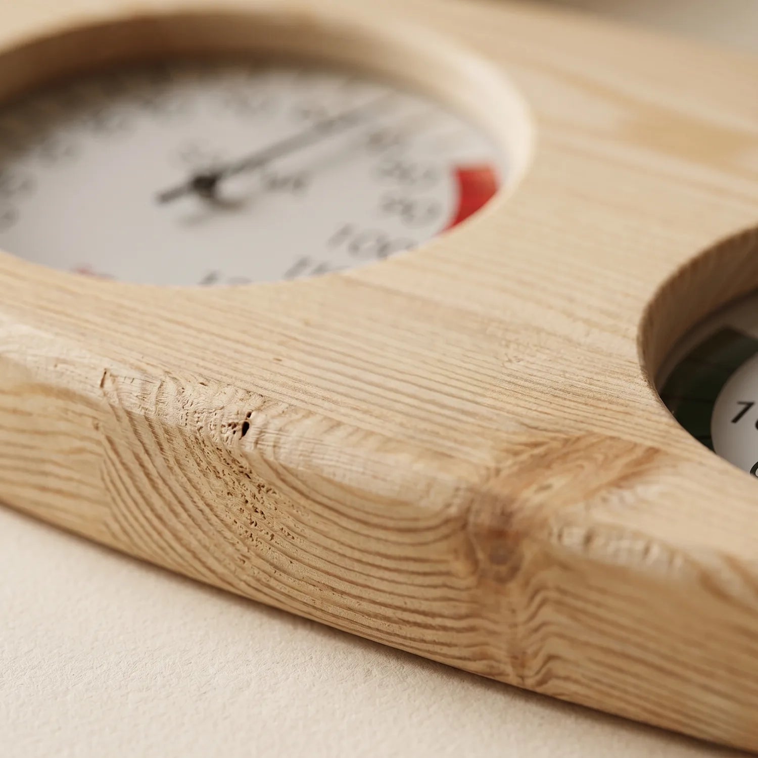 Naturalne drewno, proste linie